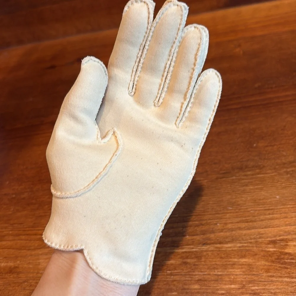 Elegant 50s vintage Cream Gloves Beaded Detail